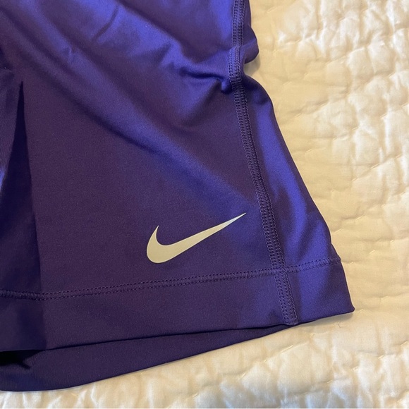 Nike Pros - Picture 2 of 7